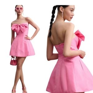 Mac Duggal Oversize Bow Strapeless Dress  Mini A/line Dress. Barbie Pink
